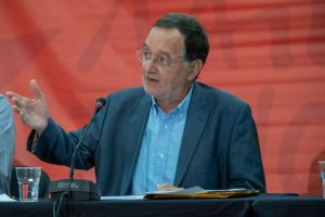 ΛΑΕ: Τσίπρας και Μητσοτάκης συνεταιράκια στα πολιτικά «καραγκιοζιλίκια»