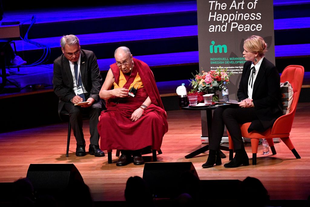 Δαλάι Λάμα: Να πάνε στις χώρες τους οι πρόσφυγες για τις χτίσουν