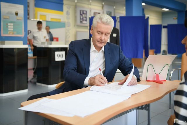 Επανεξελέγη και με διαφορά ο δήμαρχος της Μόσχας