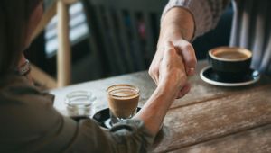 Τα 11 πράγματα που συμπεραίνουν για εσάς όταν σας γνωρίζουν