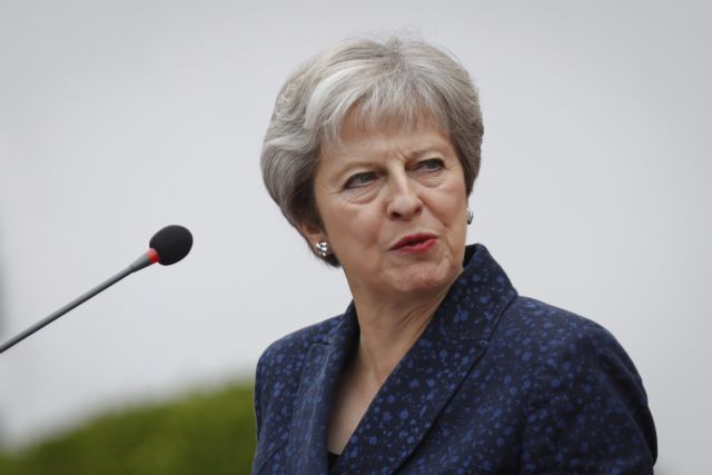 Πρωην υπουργός χαρακτηρίζει «παραληρηματικά» τα σχέδια Μέι για Brexit
