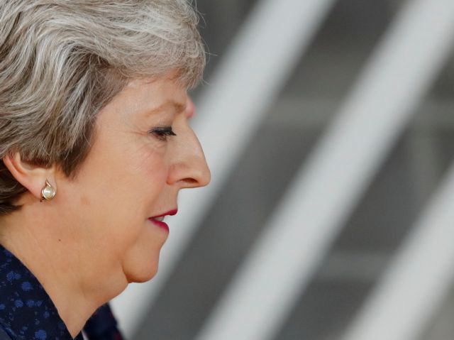Η Μέι ετοιμάζεται για ένα Brexit δίχως συμφωνία
