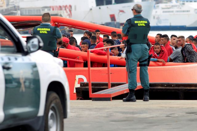 Οι διακινητές μεταναστών είναι συνήθως δημόσιοι υπάλληλοι