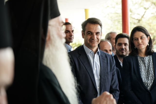 Στον αγιασμό σχολείων της Ραφήνας ο Κυριάκος Μητσοτάκης