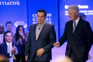 Από φονιάδες των λαών Αμερικάνοι… στην αγκαλιά του Τσίπρα