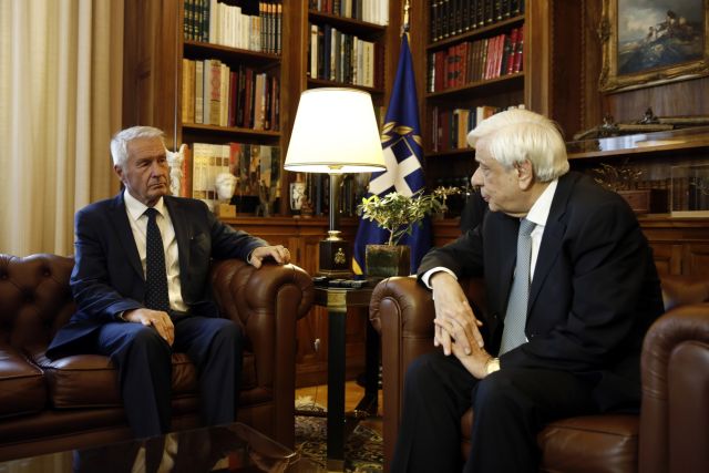 Γιάγκλαντ: Αδικο μια χούφτα χώρες να σηκώνουν το βάρος του μεταναστευτικού