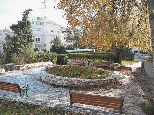 Δρομάκια της Πλάκας και μεγαλοαστικά σκηνικά