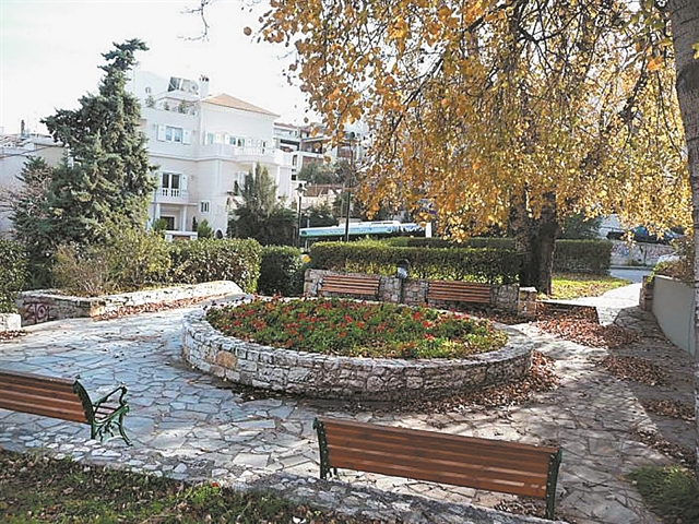 Δρομάκια της Πλάκας και μεγαλοαστικά σκηνικά