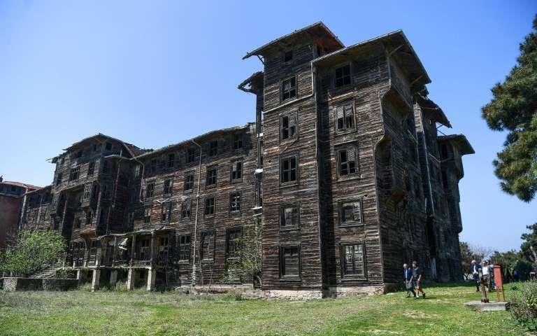 Κίνδυνος άμεσης κατάρρευσης για το ιστορικό ορφανοτροφείο στην Πρίγκηπο