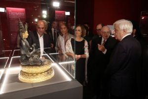 Παρουσία του ΠτΔ εγκαινιάστηκε έκθεση με αντικείμενα του Κινέζου Αυτοκράτορα Τσιανλόγκ