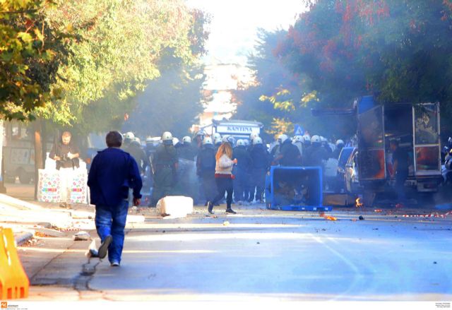 Επεισόδια και μολότοφ στην Τούμπα