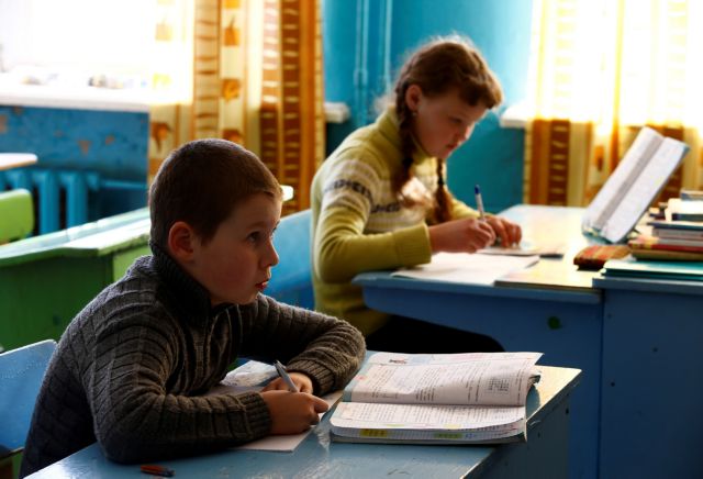 Υπέρ της επαναφοράς της σχολικής στολής το 82% των Ρώσων