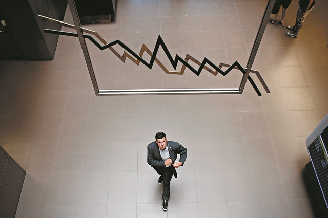 Προεκλογικά παιχνίδια με την οικονομία