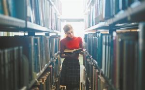 Τα πτυχία φέρνουν υψηλότερες αμοιβές