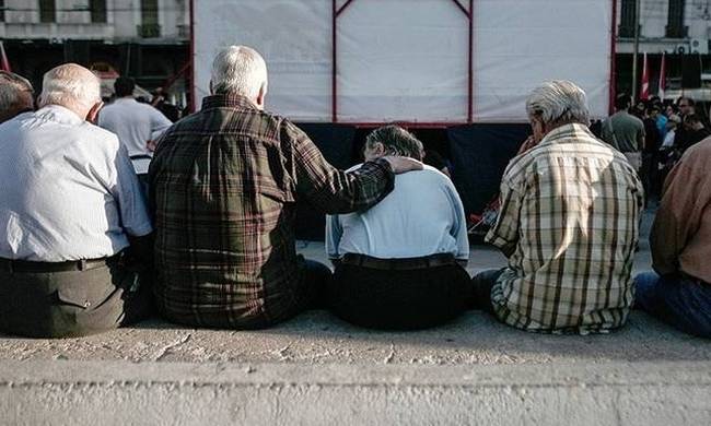 Συνταξιούχοι: Περιμένουν έως 3 χρόνια για εφάπαξ