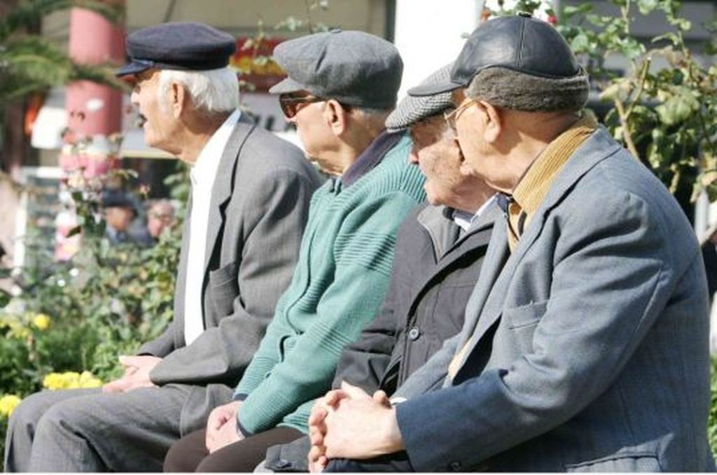 Συντάξεις: Τρία σενάρια για την περικοπή ή όχι