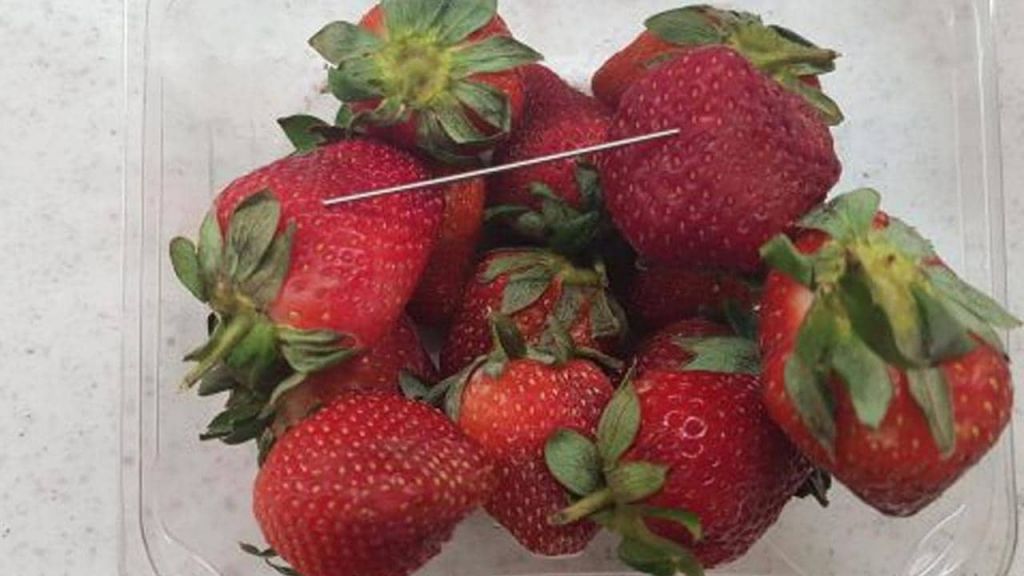 Φράουλες με βελόνες: Αποσύρουν βελόνες ραψίματος από σουπερμάρκετ