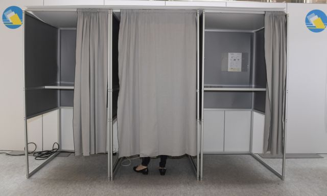 Σουηδία: Αρωμα νεοναζιστικής ακροδεξιάς στις κάλπες