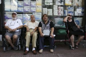 Δεν καταβάλλουν τις συντάξεις για να εμφανίσουν υπερπλεόνασμα στον ΕΦΚΑ