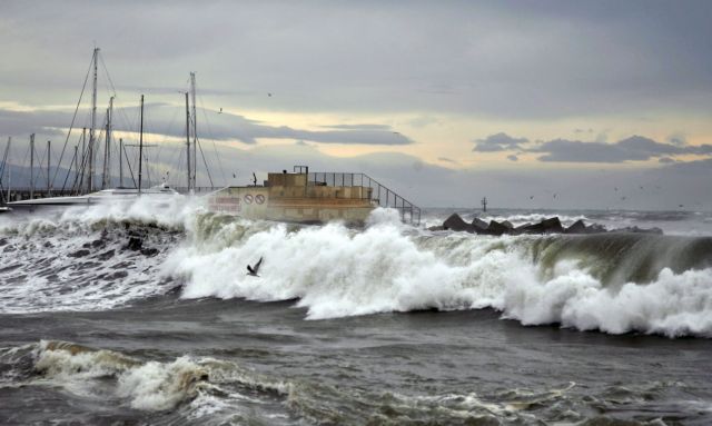 Ο κυκλώνας Ζορμπάς βύθισε και κατέστρεψε δεκάδες σκάφη