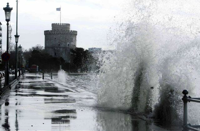 Αναβάλονται τα δρομολόγια τουριστικών καραβιών στον Θερμαϊκό