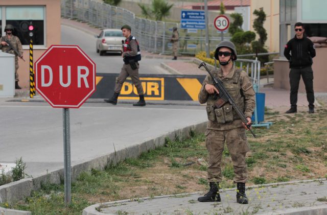 Τουρκία: Διαταγή σύλληψης 61 στρατιωτικών