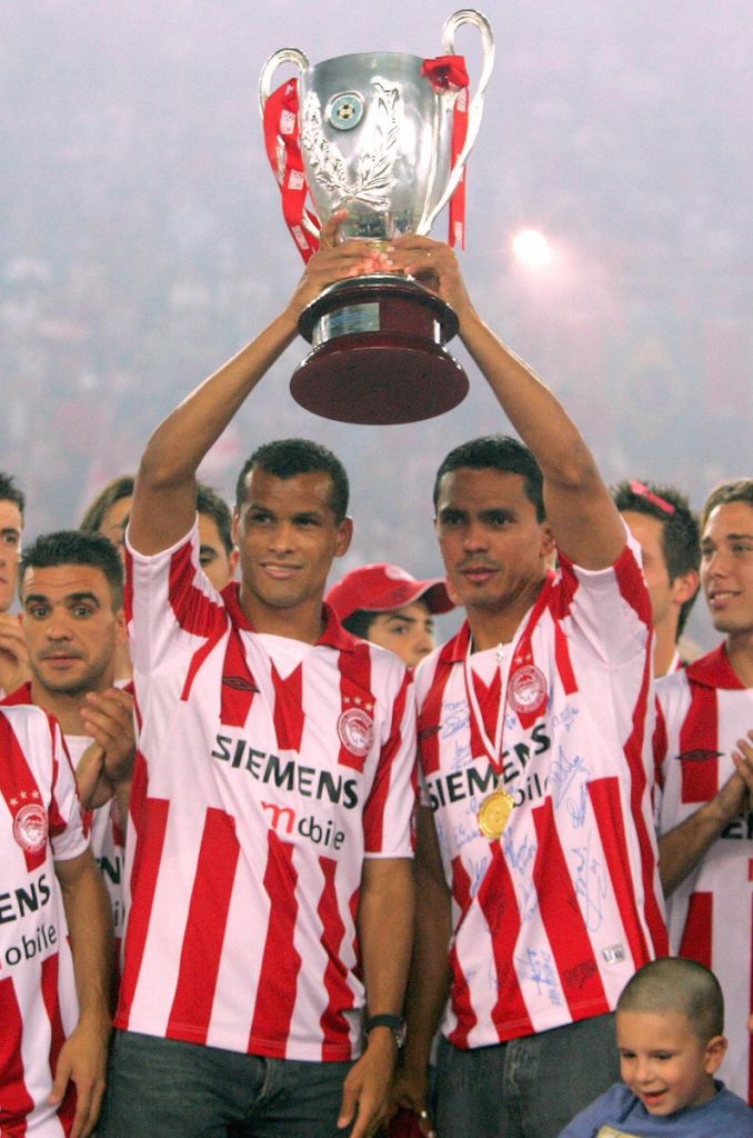 Η ΟΥΕΦΑ ζητά από τον κόσμο τον πιο αγαπημένο παίκτη του Ολυμπιακού