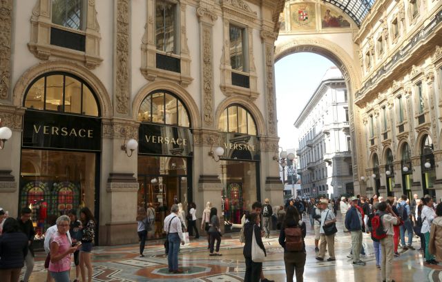 Ο αμερικανικός οίκος Michael Kors αγόρασε τον οίκο Versace