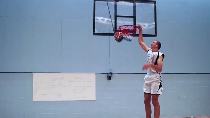 Μπομπ Ουέγκνερ, ο υψηλότερος μπασκετμπολίστας του πλανήτη