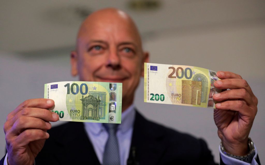 Τα νέα χαρτονομίσματα των 100 και 200 ευρώ