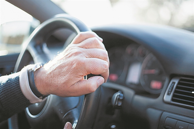 200.000 οδηγοί καλούνται για εξετάσεις