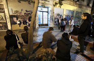 Ζακ Κωστόπουλος : Ερευνα για το βίντεο της ντροπής με αστυνομικούς να τον χτυπούν