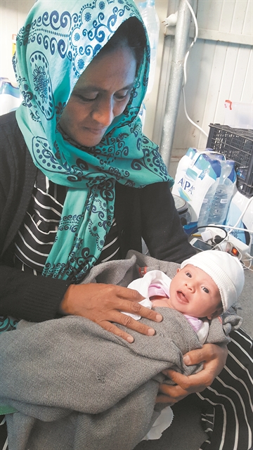 Το θαύμα της ζωής στα λασπόνερα της Μόριας