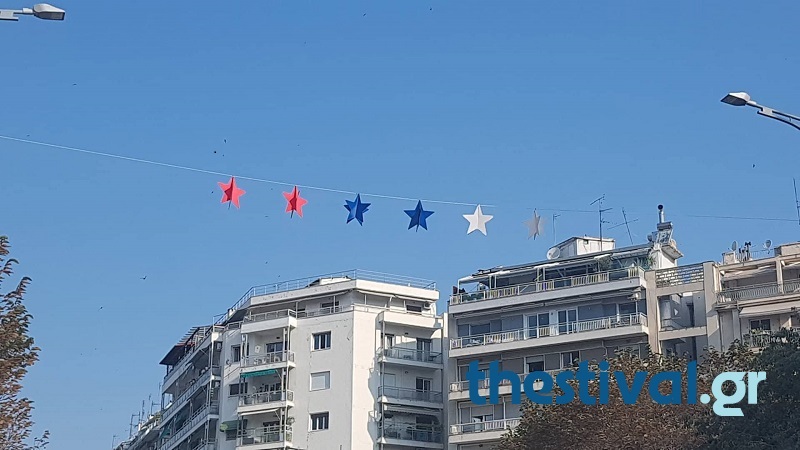 Τα αστέρια των ΗΠΑ στο κέντρο της Θεσσαλονίκης! (φωτο)