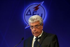 Ζητούν εξηγήσεις για την παραμονή του προέδρου της ΔΕΗ