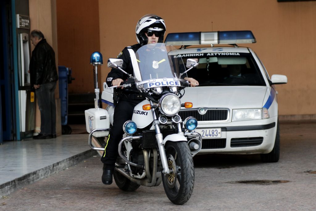 Εξαπατούσε ηλικιωμένους