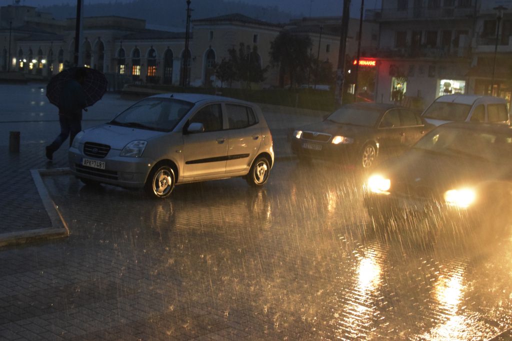 «Ξενοφών»: Κίνδυνος πλημμυρών και στην Αττική – Εξασθενούν όμως οι άνεμοι