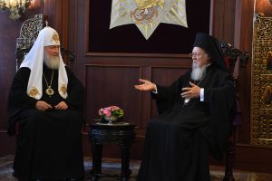 Αποστάσεις από τον Βαρθολομαίο κρατά ο Πατριάρχης της Μόσχας