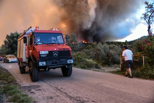Ενεργό παραμένει το μέτωπο της φωτιάς ανάμεσα σε Χιράδες και Δερβένι