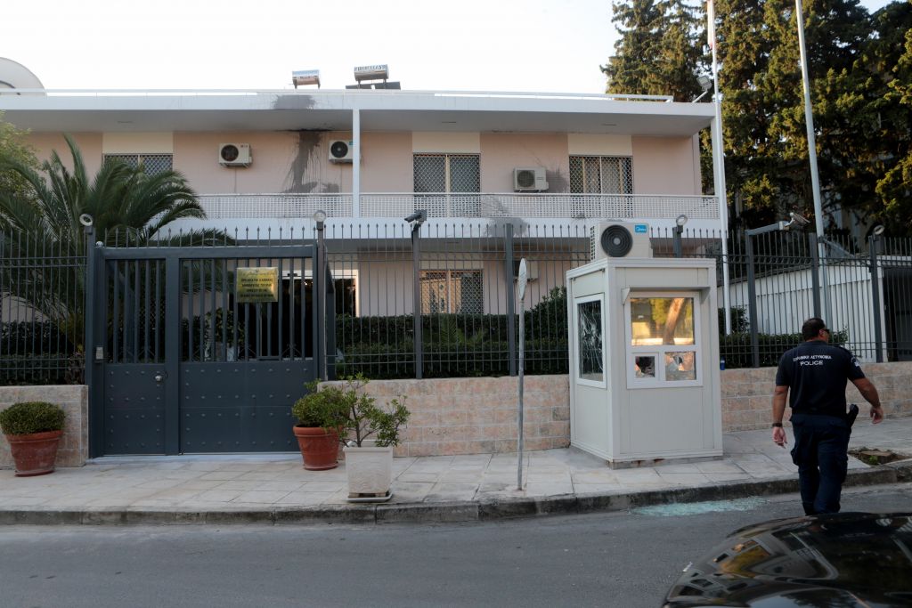 Πέθανε η γυναίκα του φρουρού της πρεσβείας στην οποία επιτέθηκε ο Ρουβίκωνας