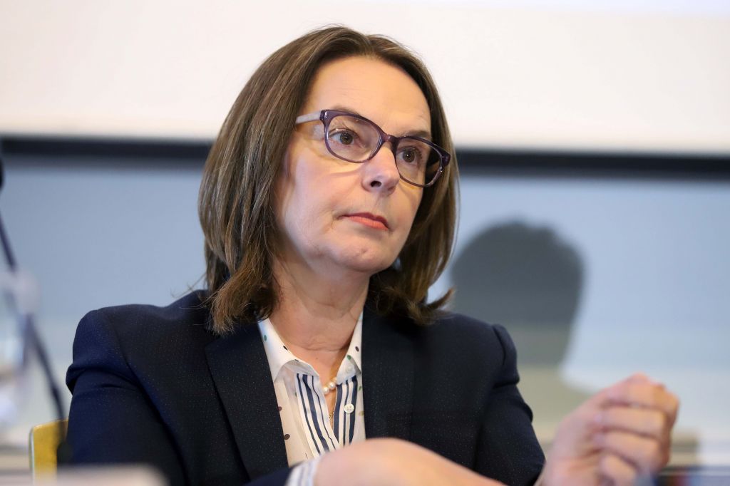 Μείωση του ΦΠΑ στα εισιτήρια συναυλιών υποσχέθηκε η Παπανάτσιου