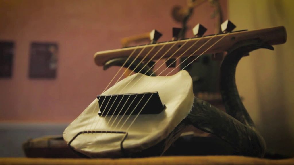 Γνωριμία με τους πρόδρομους γνωστών μουσικών οργάνων και επιτραπέζιων