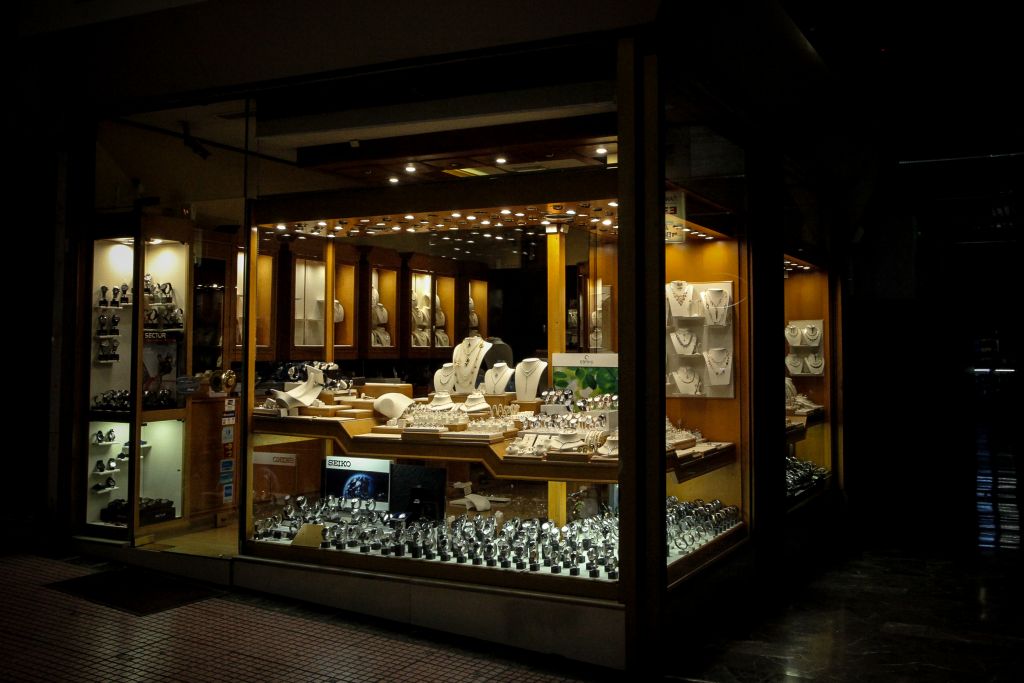 Ενοπλη ληστεία σε κοσμηματοπωλείο