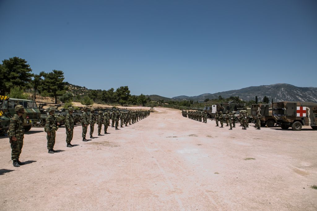 Συνέλαβαν Πολωνό να φωτογραφίζει στρατιωτικές βάσεις στη Ρόδο