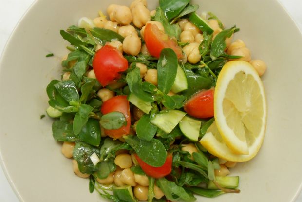 Σαλάτα με ρεβύθια, ρόκα και ντοματίνια