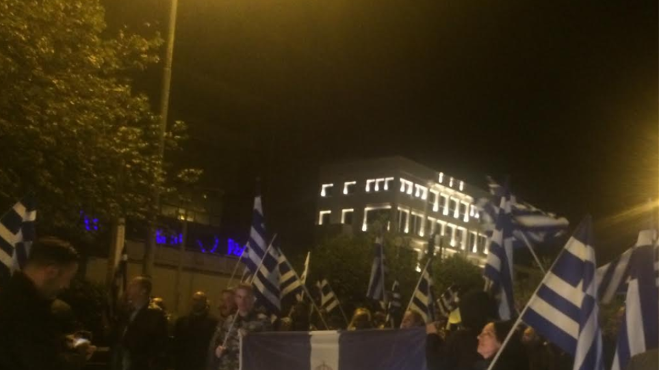 Συγκέντρωση έξω απο την Αλβανική πρεσβεία – Κυκλοφοριακό χάος στην Κηφισίας