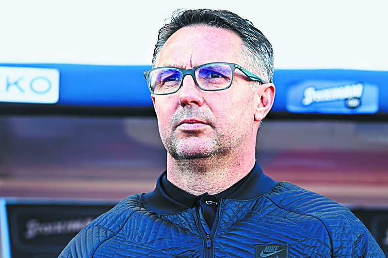 Πίνουν νερό στο όνομα του Κάναντι