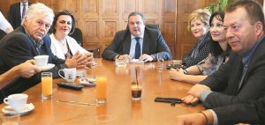 Κλίνατε επί δεξιά