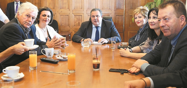 Κλίνατε επί δεξιά