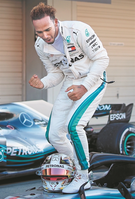 Μόνιμη επαφή με το βάθρο